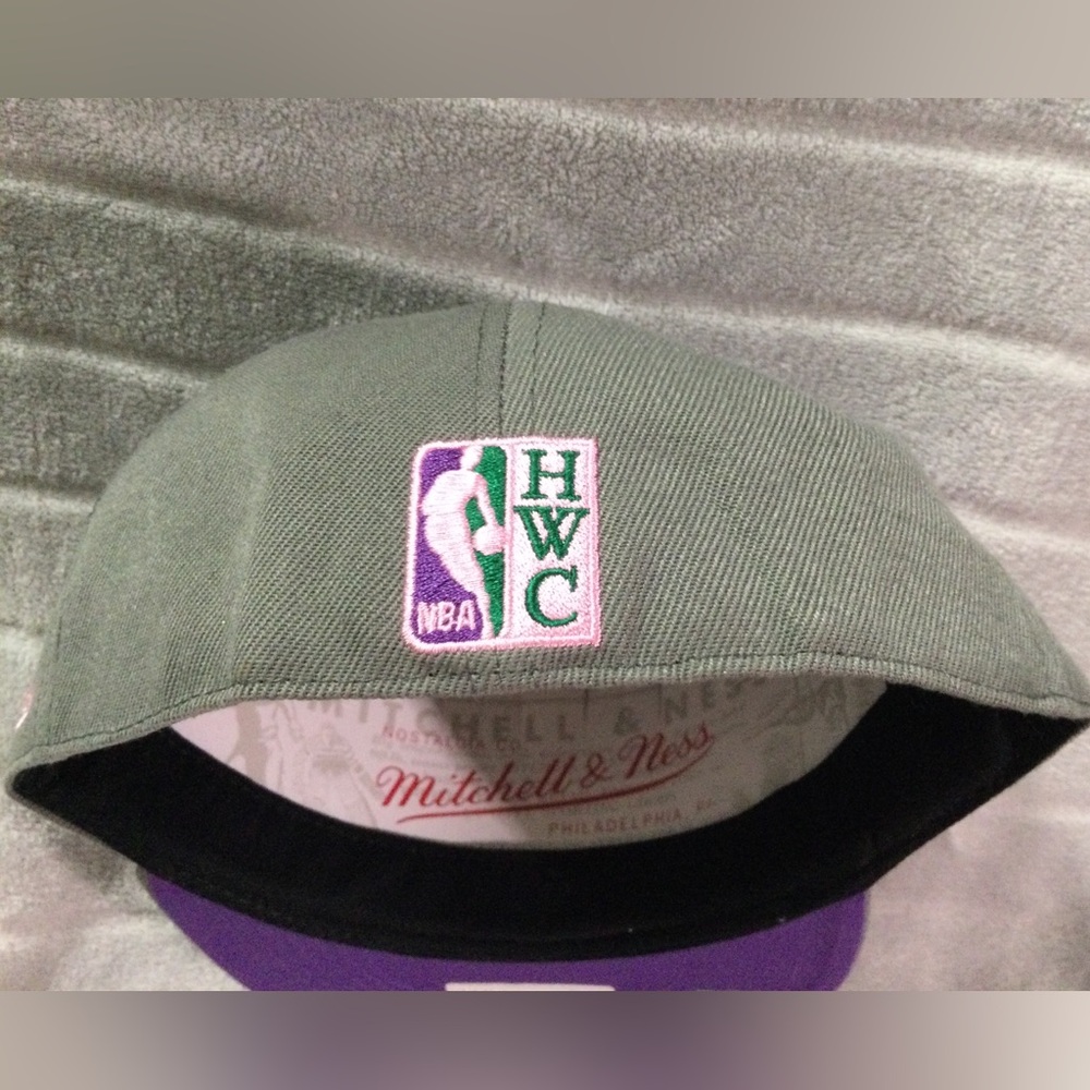 Mitchell & Ness Charlotte Hornets 5th Anniversary Grey/Pink/Purple Fitted Hat - Picture 4 of 9